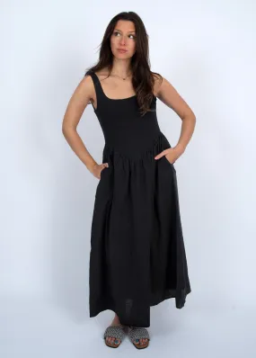 BLACK FARAH DRESS Fashionable outfit for outings