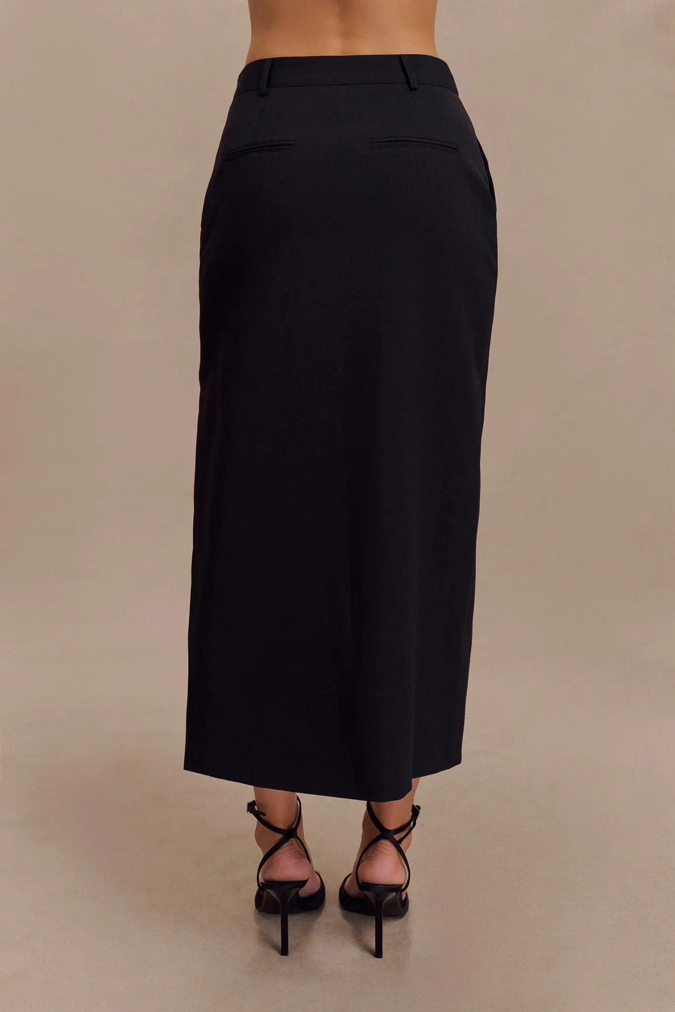 Casual Chic Look Perfectly Relaxed Ambrose Midi Skirt - Black